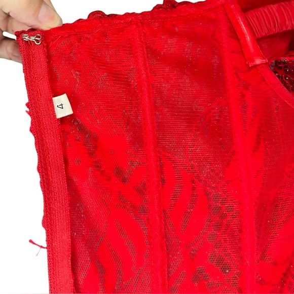 Ellie Wilde Red Sparkle Lace Off-Shoulder Corset Crop Top - Picture 4 of 5